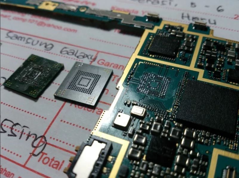микросхема NAND после падения телефона микросхема NAND после падения телефона